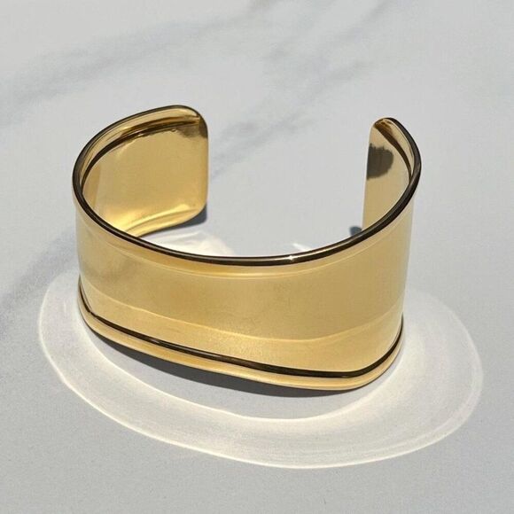 New! “Piper” Gold Cuff Bracelet - Picture 1 of 4